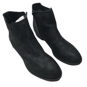 Sleek Black Ankle Boots with Suede Finish and Rounded Toe
